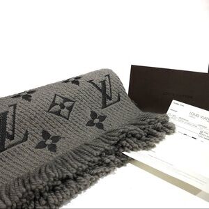 Authentic Louis Vuitton Monogram Logomania Wool Silk Scarf Logomania GM0168